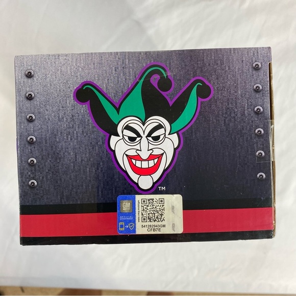 Jada The Joker & 2009 Chevy Corvette Stingray Die-cast Collectables - Picture 5 of 9